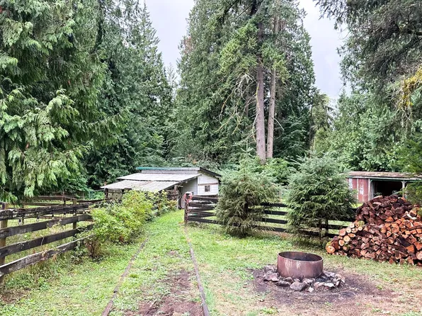 11185 272nd St, Maple Ridge, BC V2W 1Y6