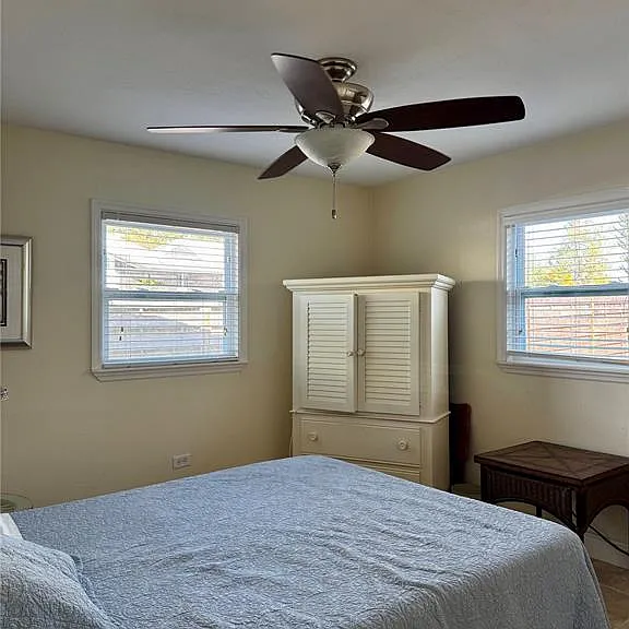 2559 Arlington St — Photo 7