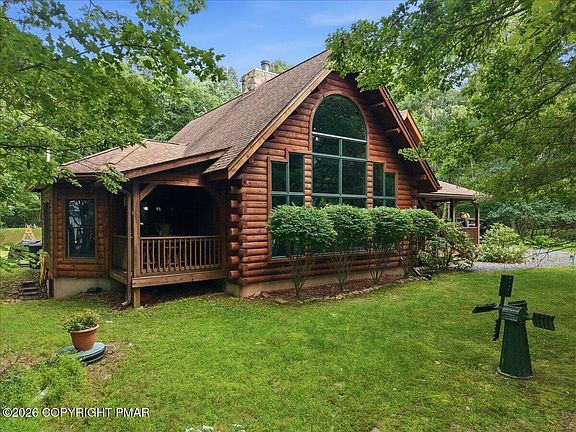 3rd image of 41 Hemlock Dr