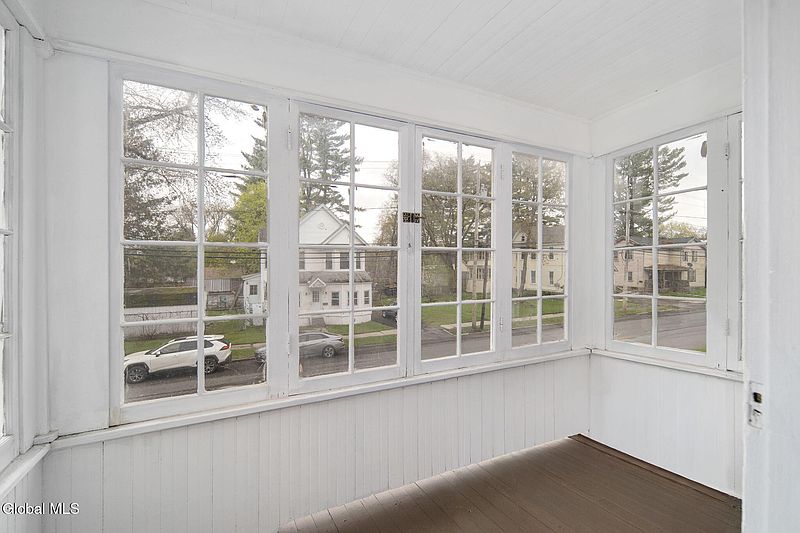 3rd image of 170 Kingsboro Avenue