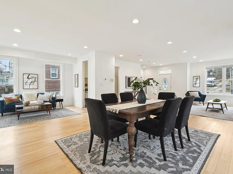 2837 Myrtle Ave NE — Photo 5