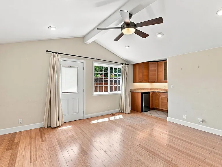 12445 Green Meadow Ln — Photo 32