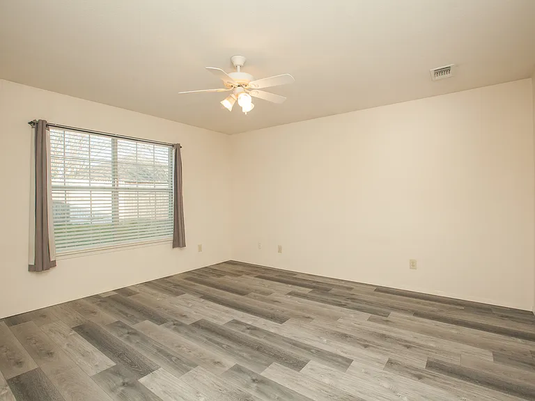 416 Joyce Way — Photo 8