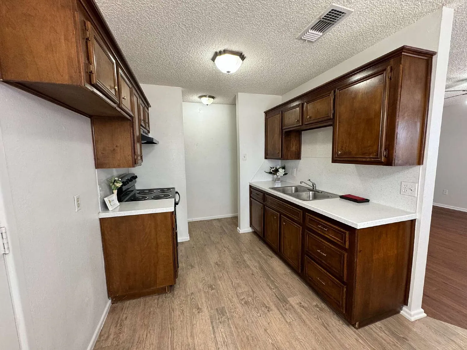 2 bed, 1.0 bath, 850 sqft, $850 — Photo 4