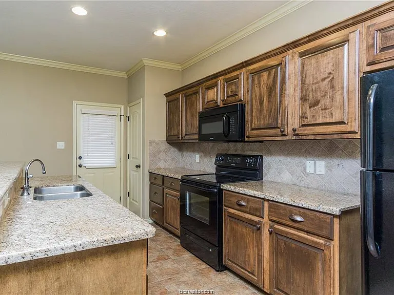 3010 Old Ironsides Dr — Photo 8