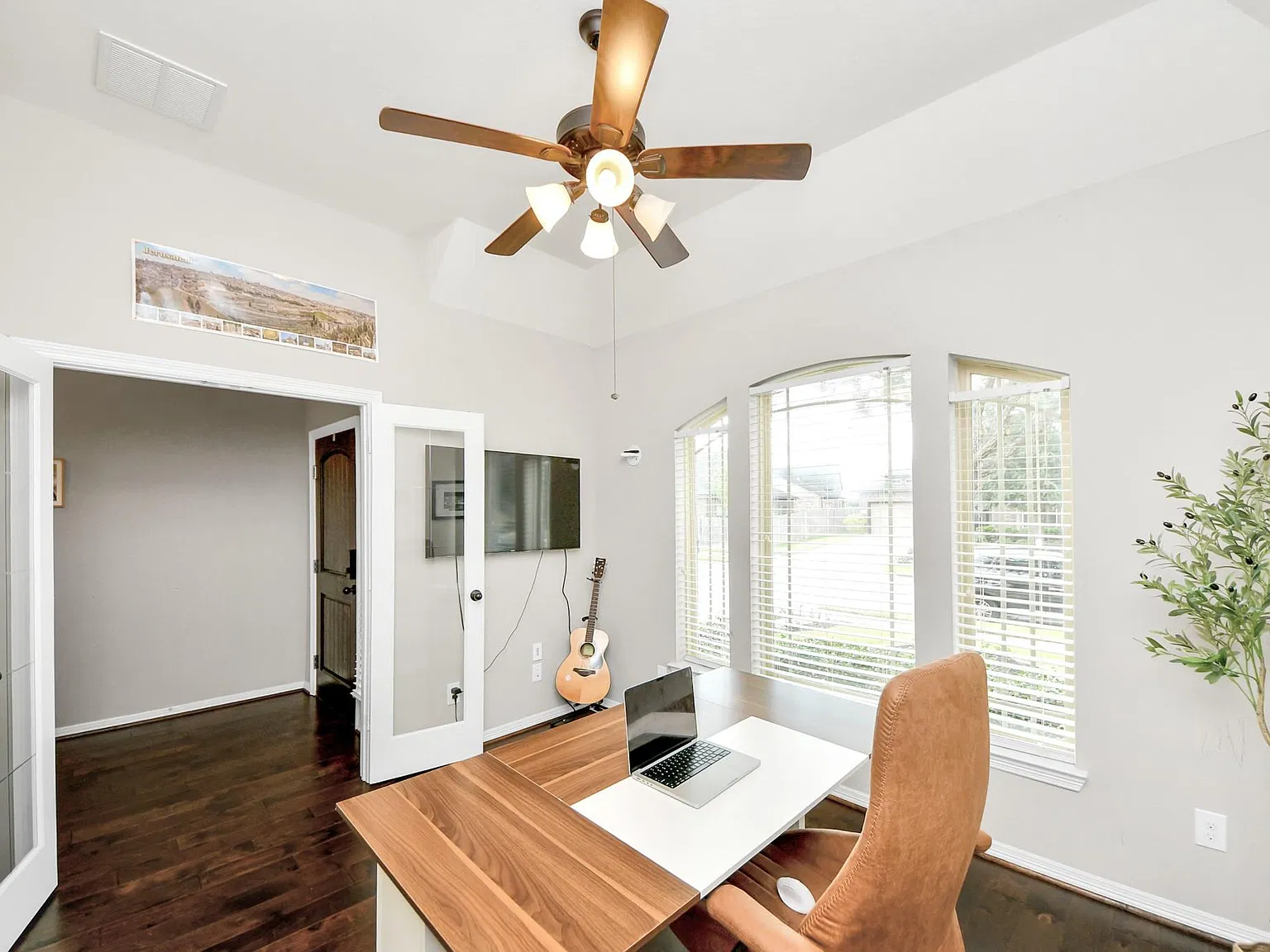 4 bed, 3.0 bath, 2281 sqft, $2,900 — Photo 4