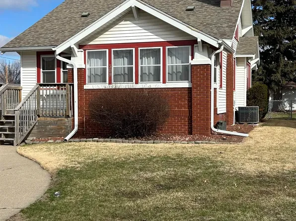 309 W State St, Marshalltown, IA 50158