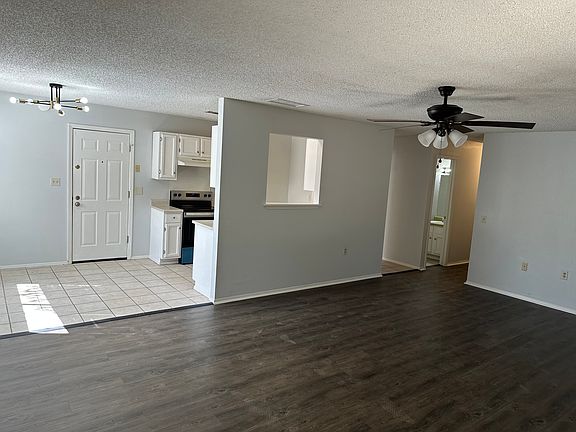 3rd image of 4735 El Vedado St