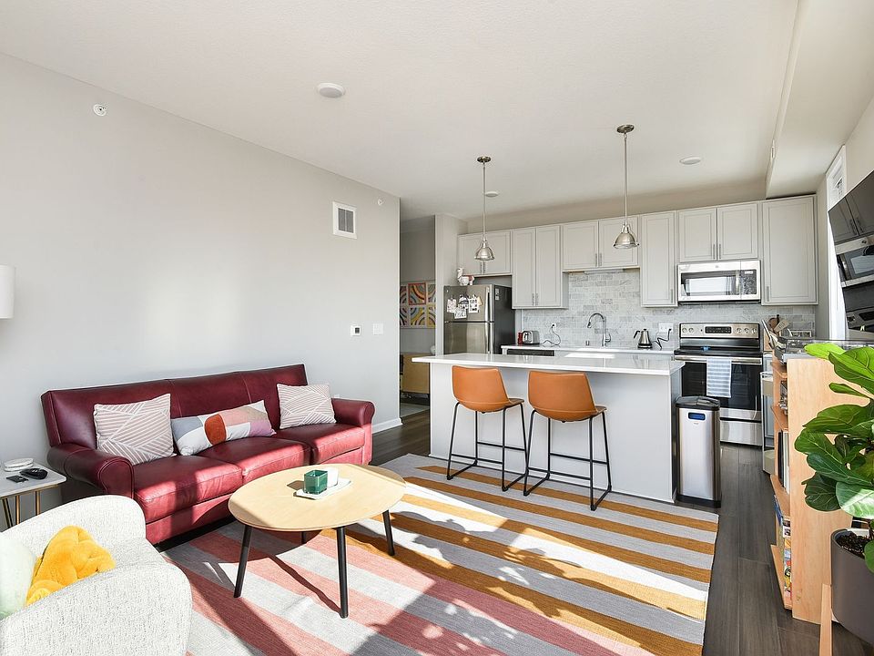 1st image of 829 Marshall St NE #324