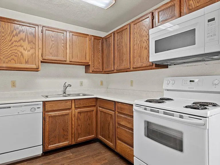 718 W 1720 N #222 — Photo 5