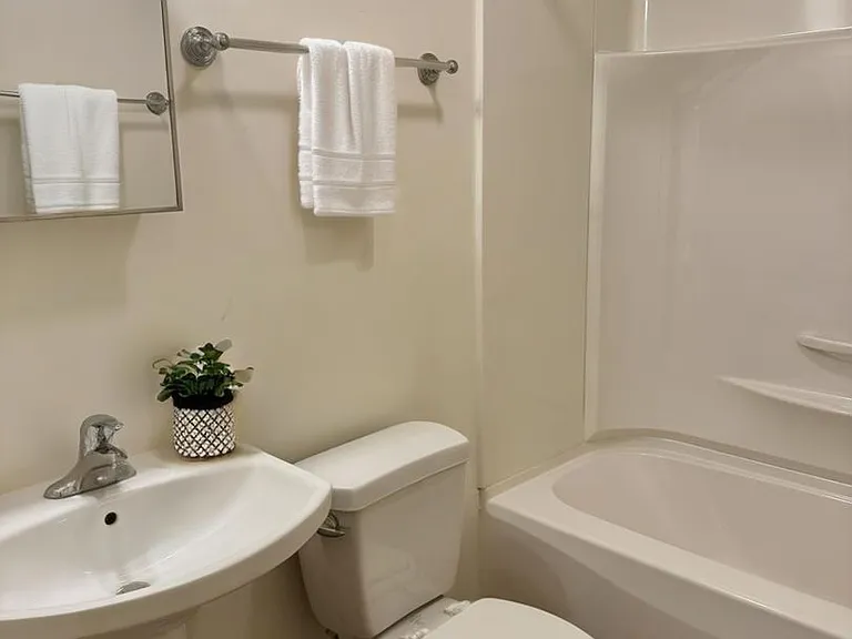 Renovated Apartment Close to VT — Photo 13