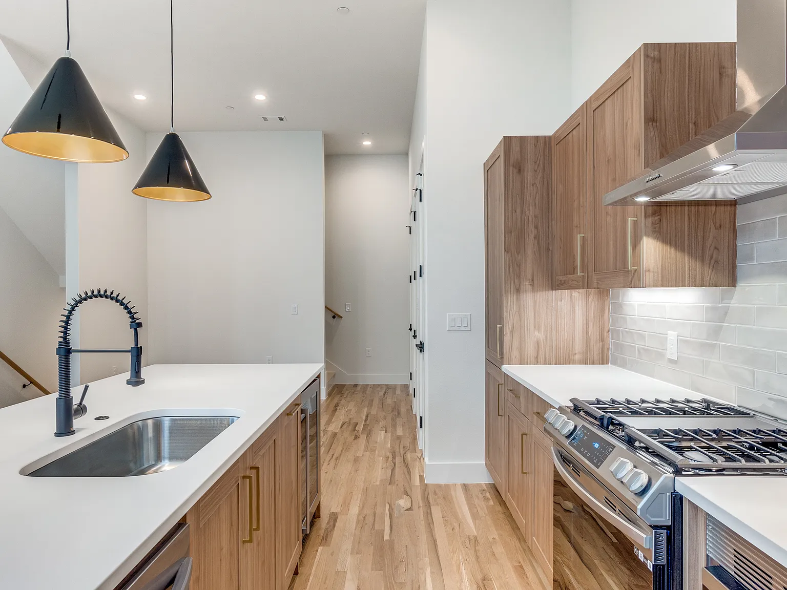 2 bed, 2.5 bath, 1224 sqft, $3,000 — Photo 4