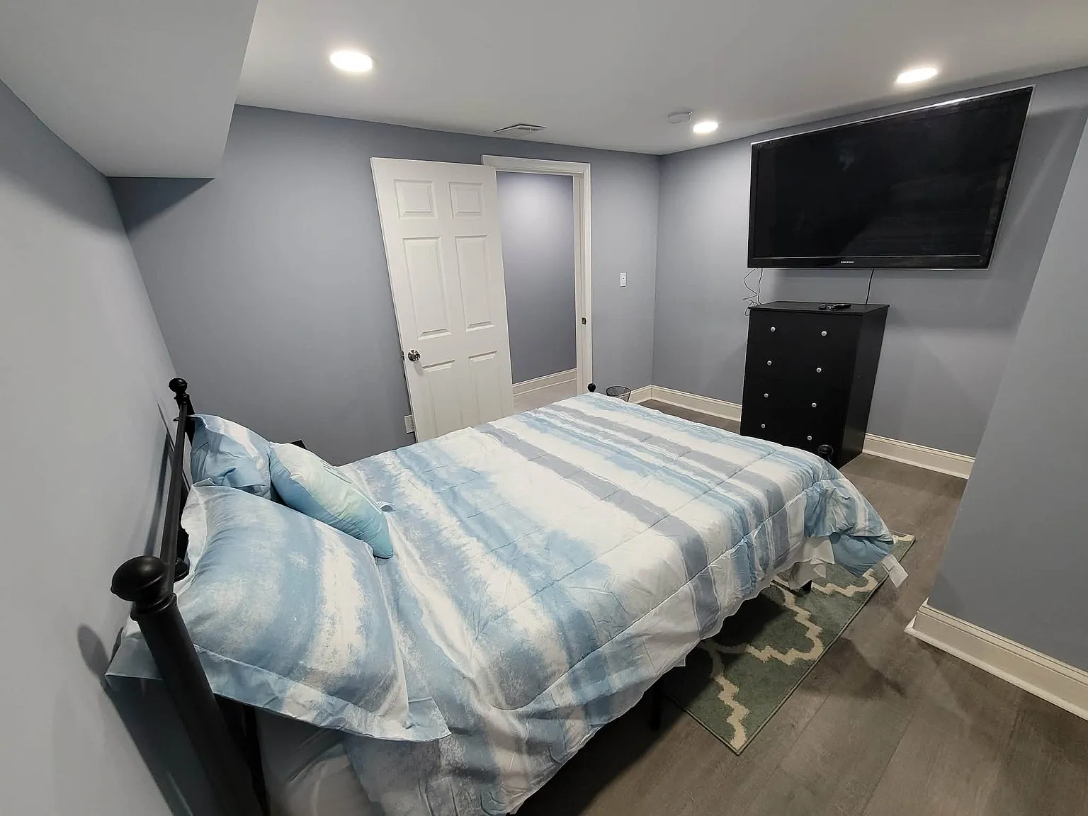 3 bed, 1200 sqft, $1,900 — Photo 4