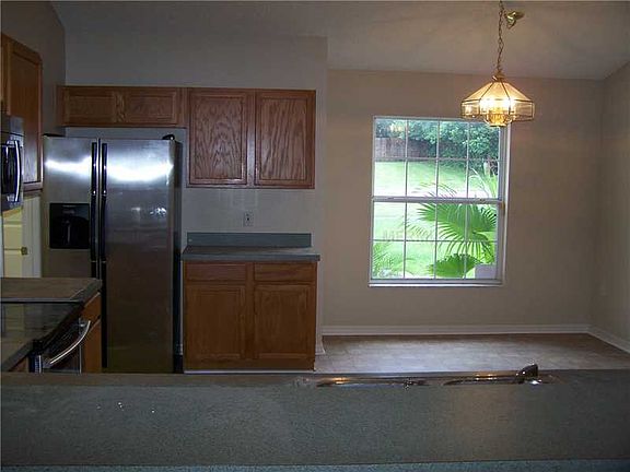 4th image of 579 Antelope Dr