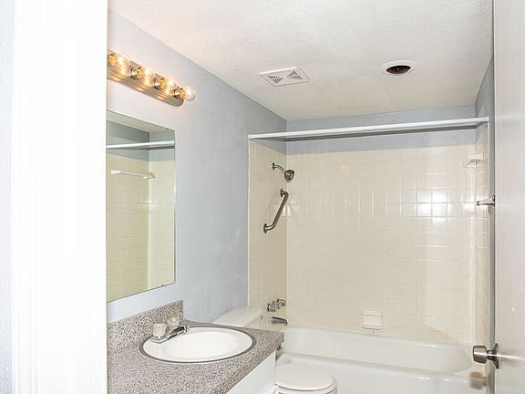 5th image of 5808 S Alameda St #5808D