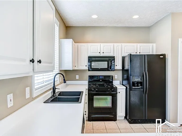 709 Bedford Ct — Photo 8
