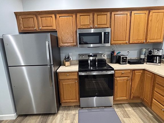 5th image of 3792 Thornhill Cir #3792