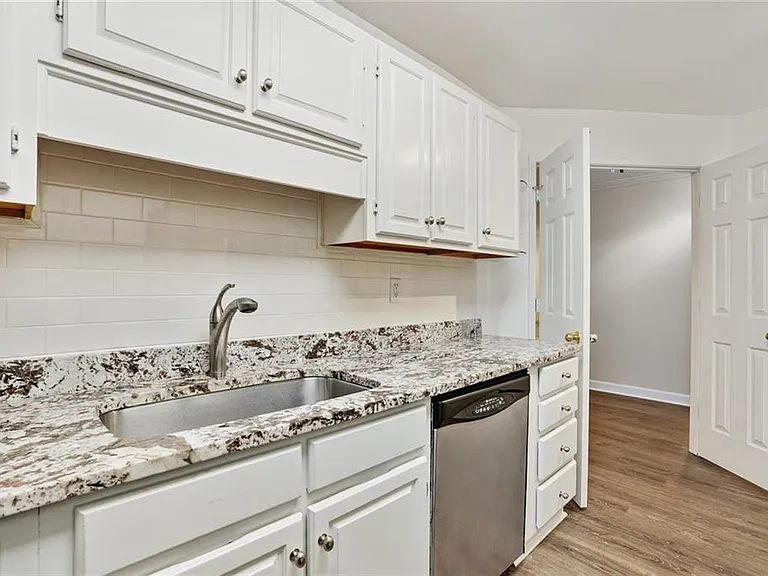3203 Lenox Rd NE #6 — Photo 7