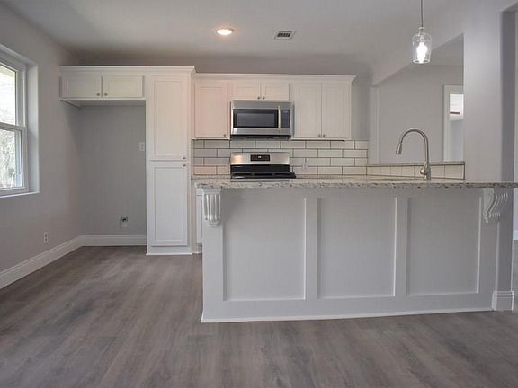 2nd image of 2402 Evelia St