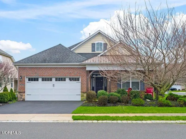 27 E Raphael Lane, Farmingdale, NJ 07727