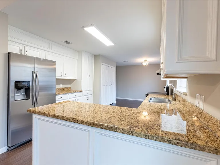 328 Lake View Dr — Photo 7