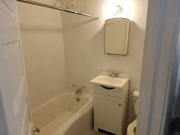 5th image of 3211 Independence Ave APT 6
