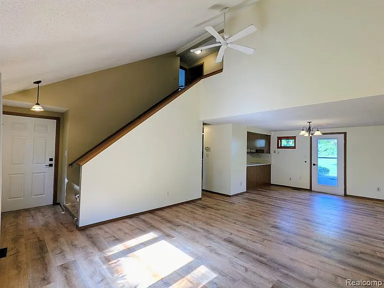 2316 Crescent Lake Rd — Photo 3