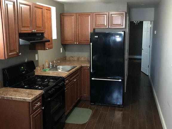 3rd image of 140 Nashville St