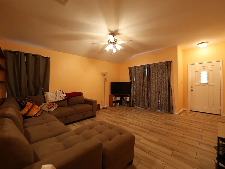 4915 Lions Gate Ln — Photo 7