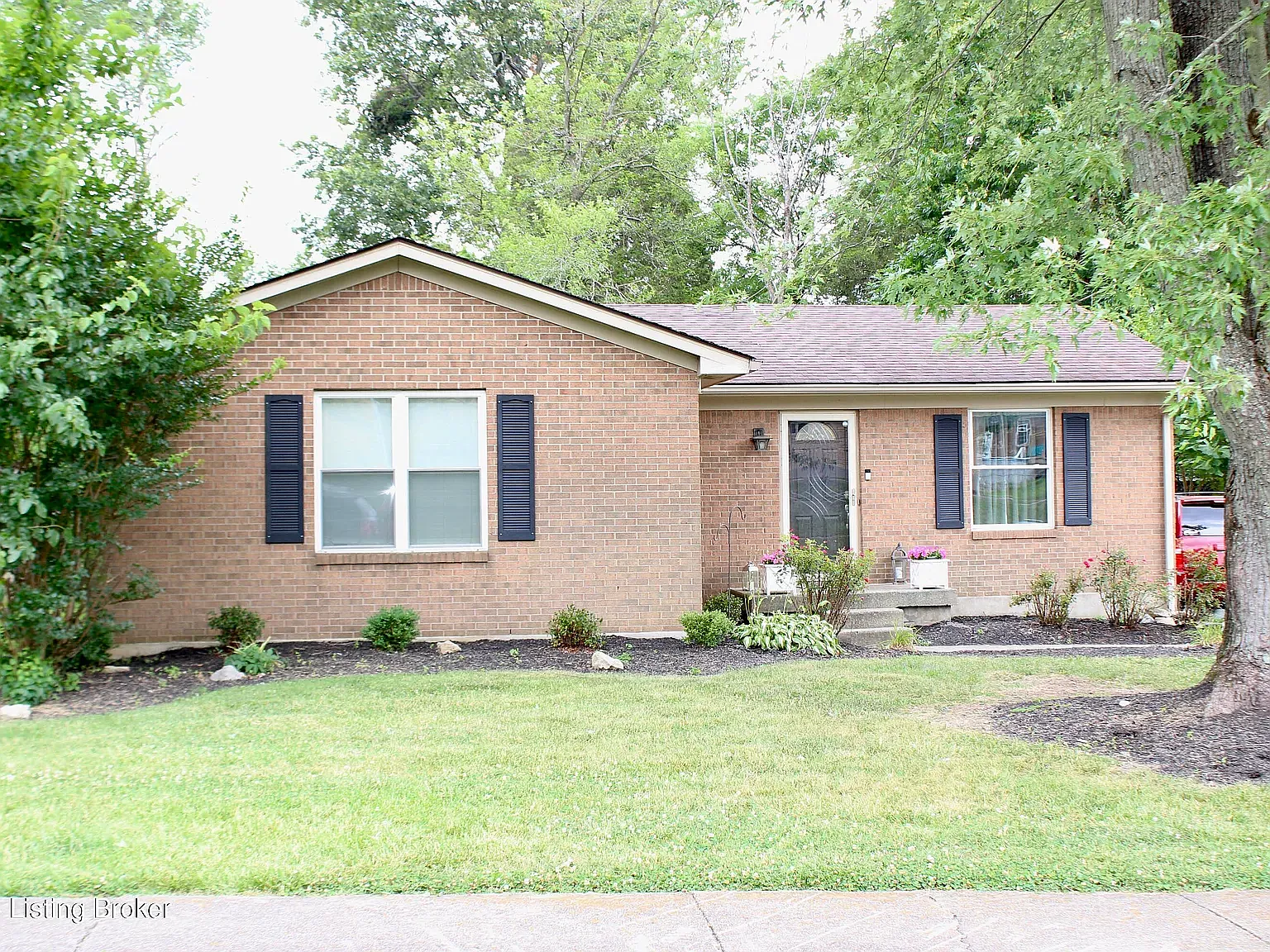 3 bed, 1.5 bath, 1253 sqft, $1,800 — Photo 1