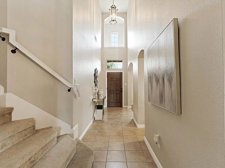 8720 Devonshire Dr — Photo 6