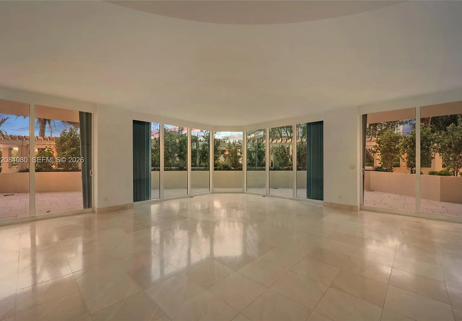 Portofino Tower Condo — Photo 1