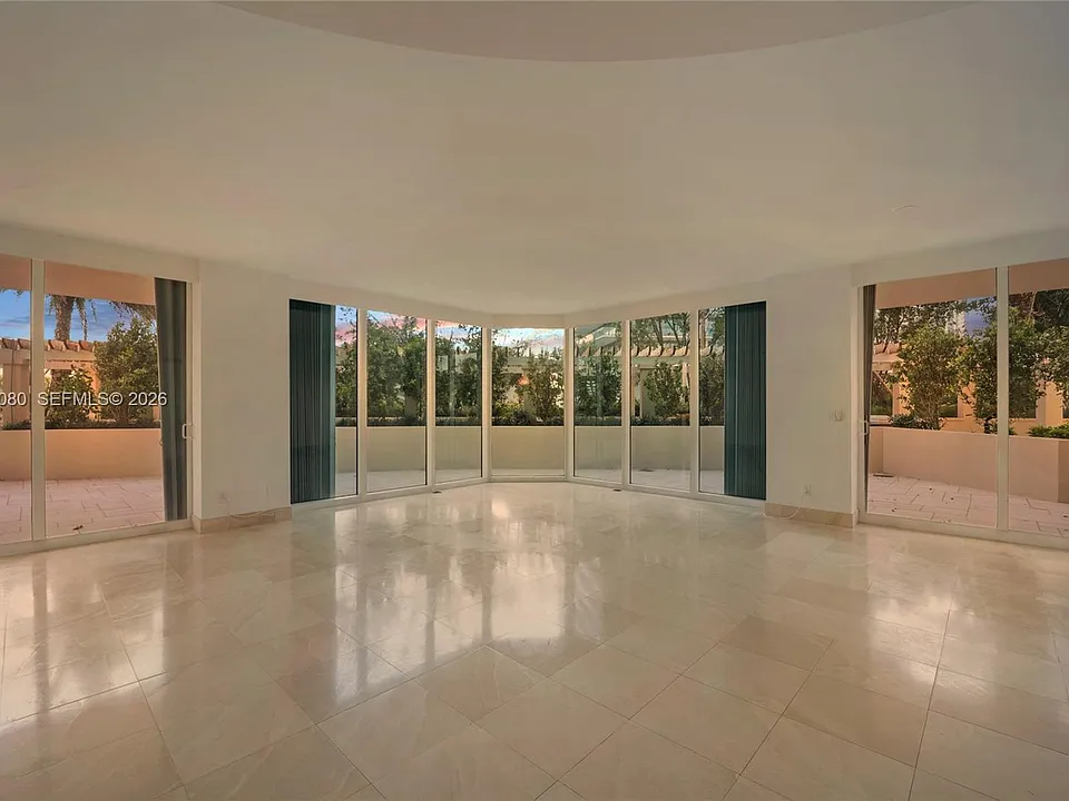 300 S Pointe Dr #303