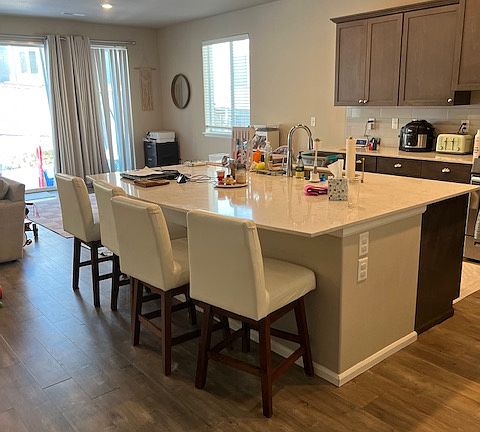 Kitchen & dining area
