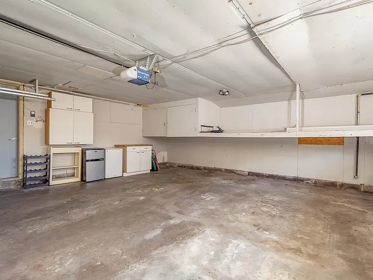 4640 5th Ave — Photo 34