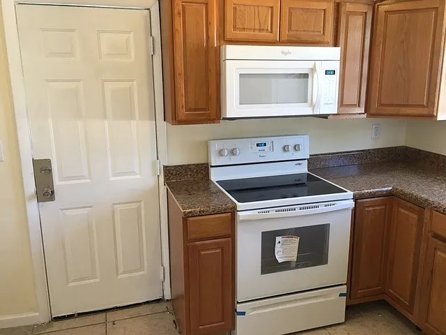 8100 NW 1st Pl — Photo 6