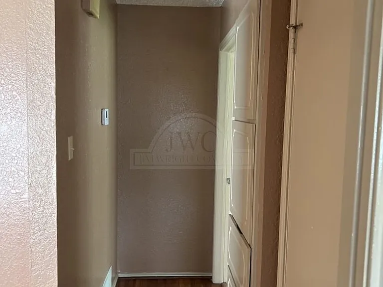 2212 Silverhill Dr — Photo 6
