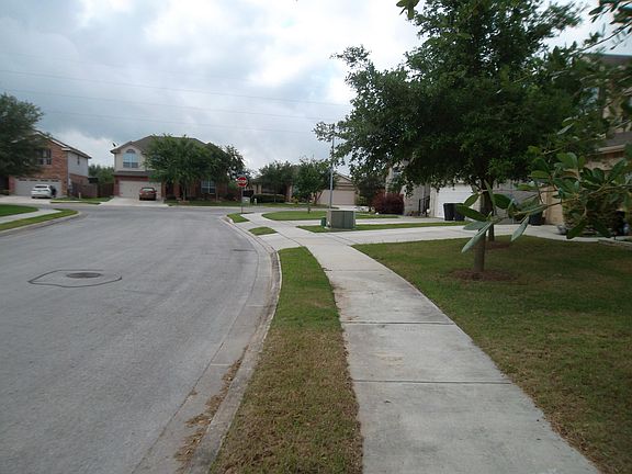 Exterior Neighborhood (street photo)