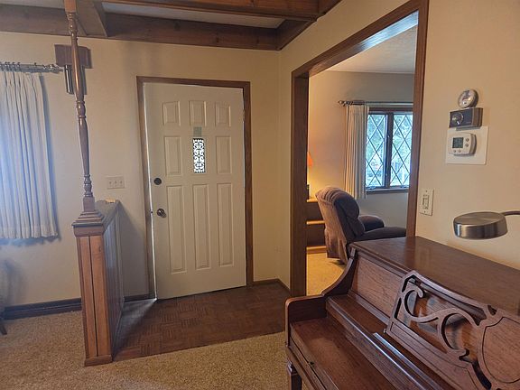 5th image of 302 Maple Ave