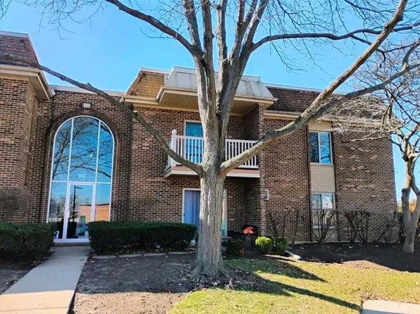 910 W Alleghany Dr APT 2B, Arlington Heights, IL 60004