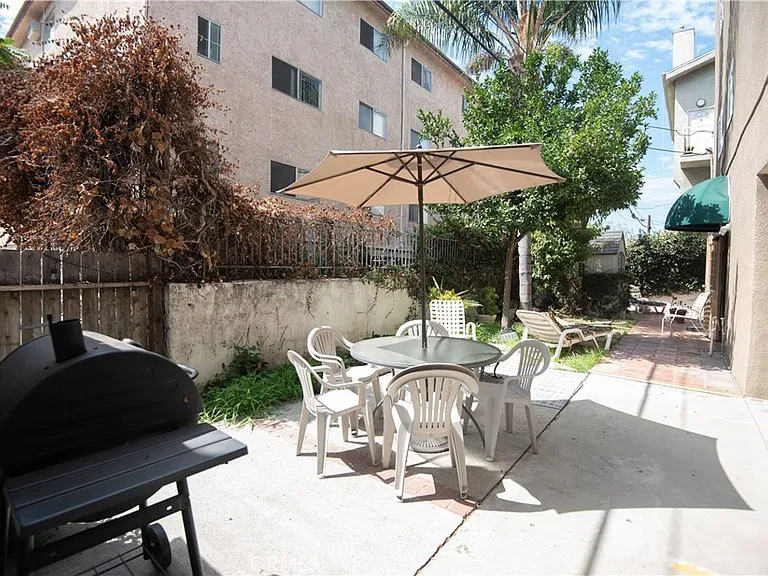 10900 Blix St #5 — Photo 11