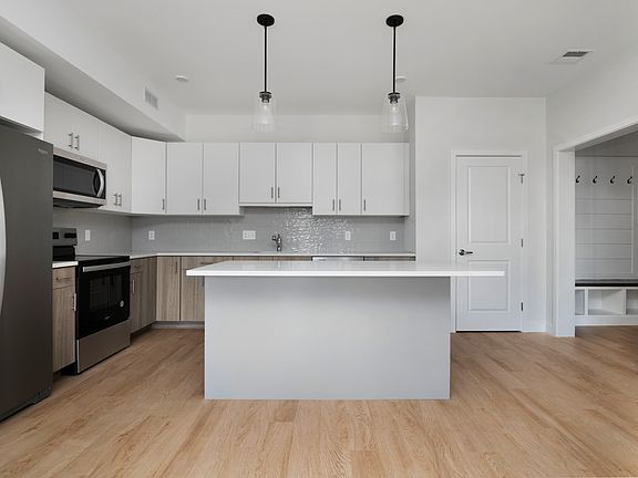 4th image of 100 N Main St #2B-2Ba-1200Sqft