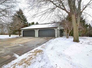 2770 Hillsborough Ct, Green Bay, WI 54311