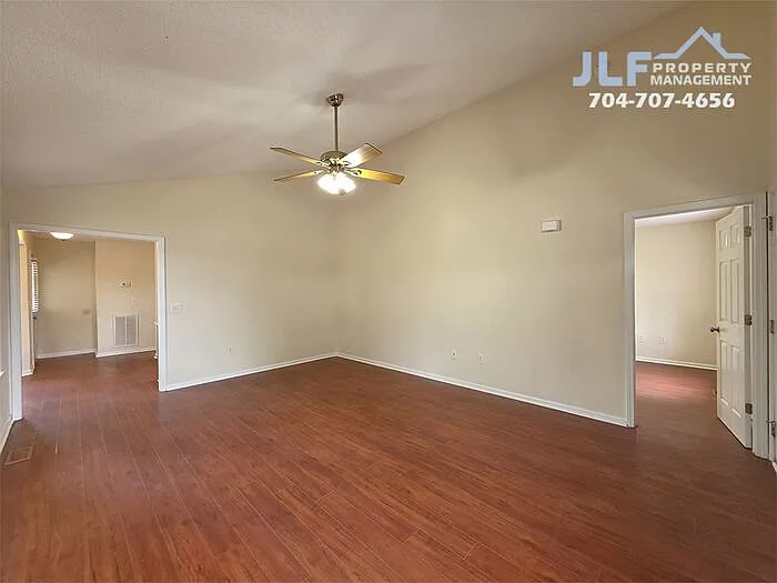 1645 Bernard Ave — Photo 3