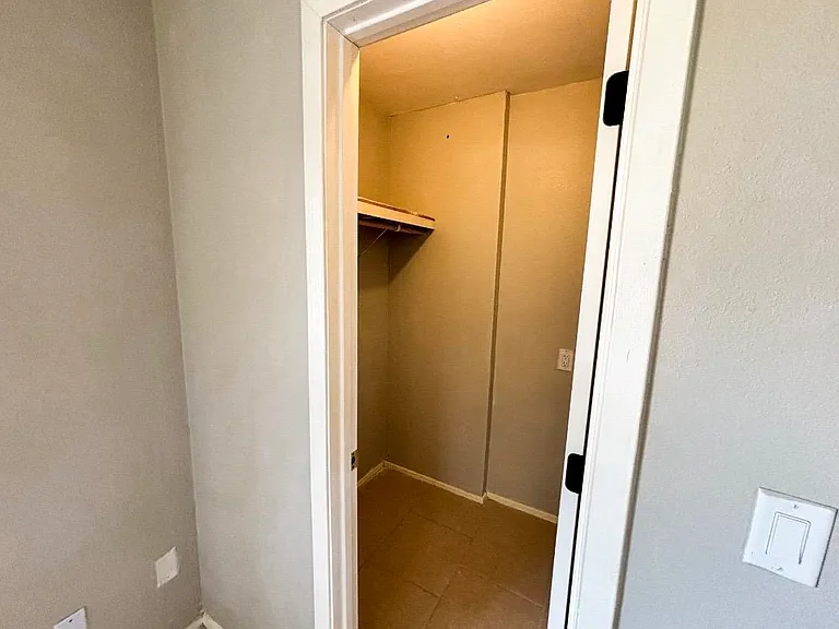 205 Cambridge Ln — Photo 12