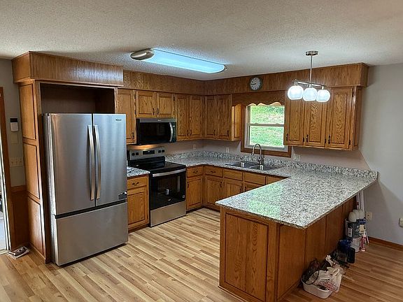 3rd image of 3596 Bradley Rd
