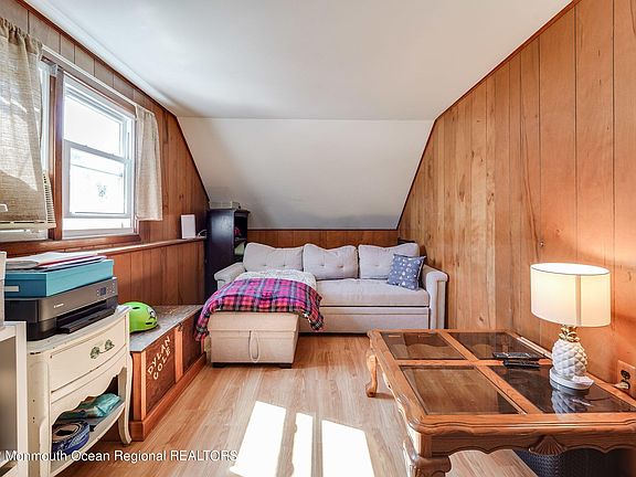2nd image of 23 Briarcliff Pl #2