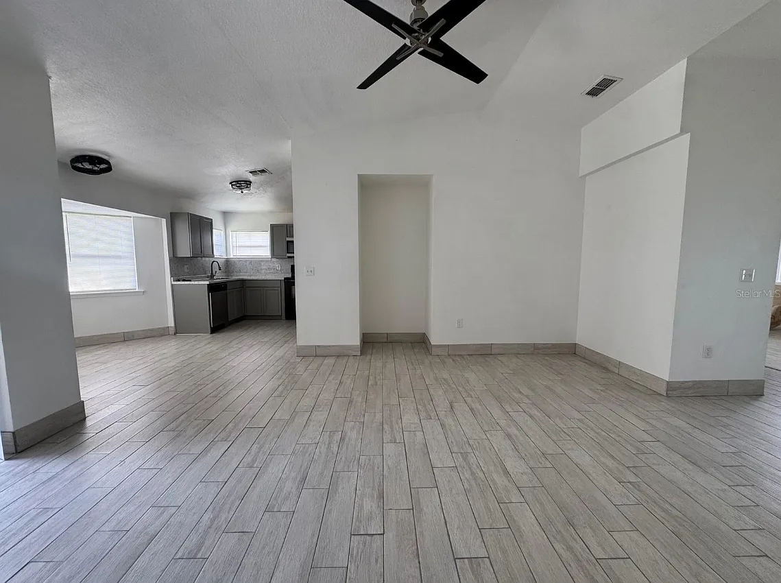 4 bed, 1500 sqft, $1,975 — Photo 2