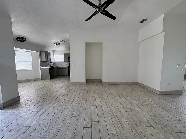 454 Cardinal Ct — Photo 2