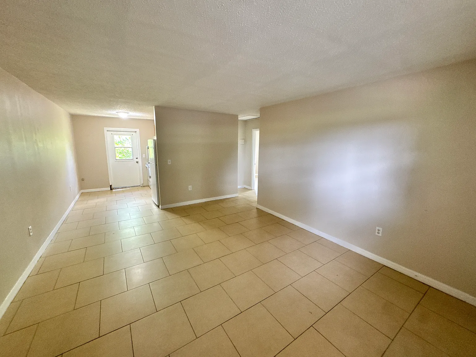 2 bed, 1.0 bath, 943 sqft, $950 — Photo 3